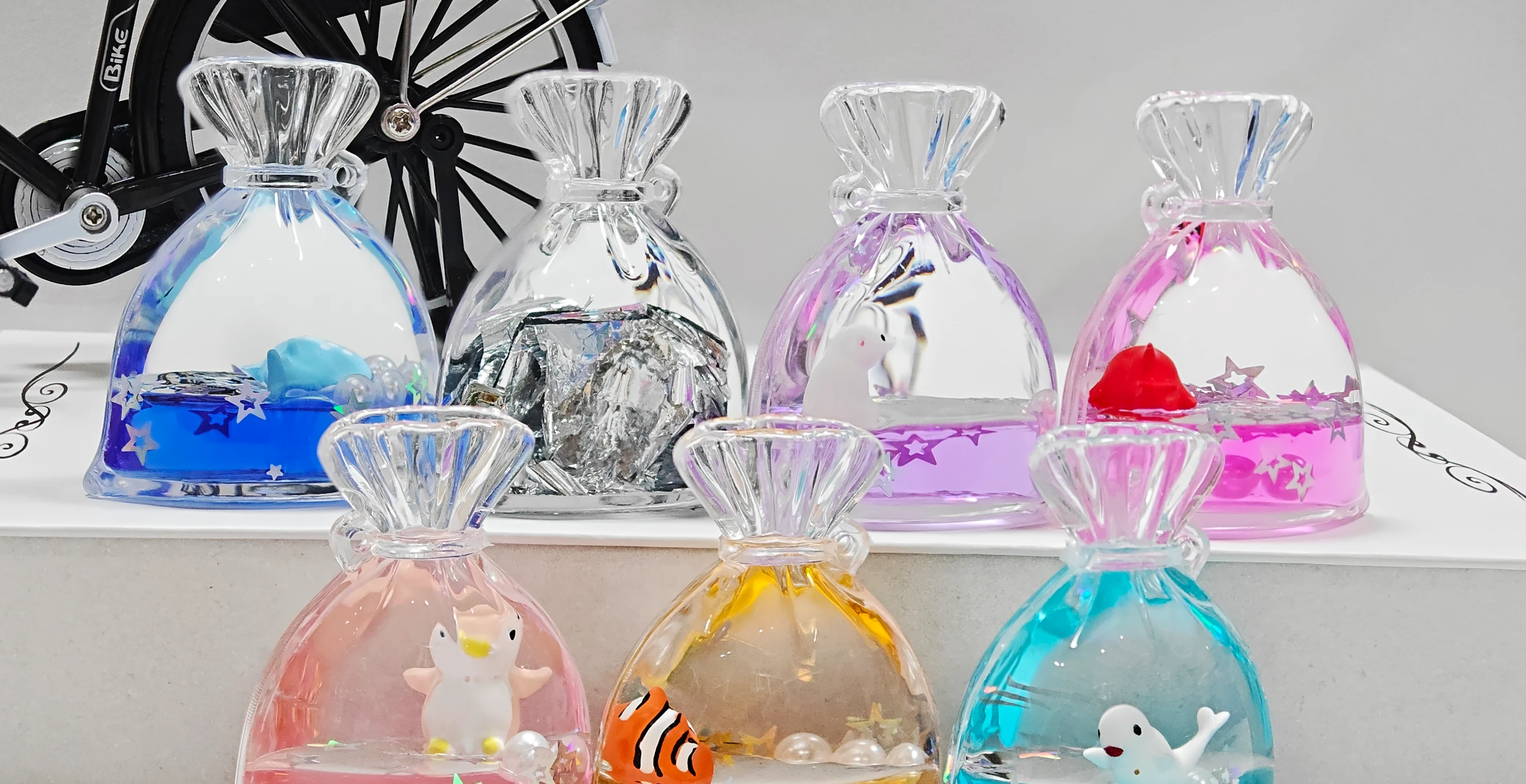A Liquid Keychain kézzel készített eljárása.